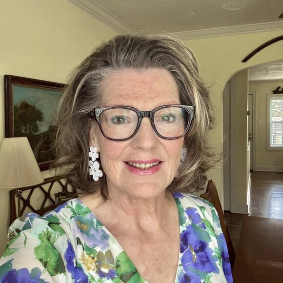 Meet your Posher, Julia - Picture 1 of 1